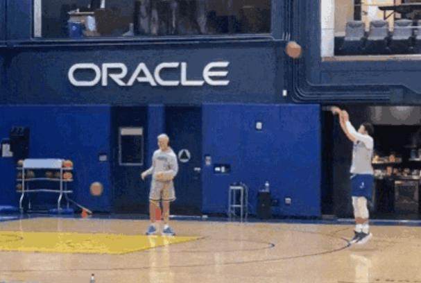 APP下载-库里恢复训练一哥围巾即将复出 勇士终于等来援兵